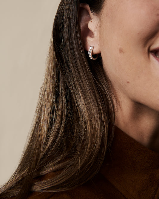 Essential Graduated Huggie Earring