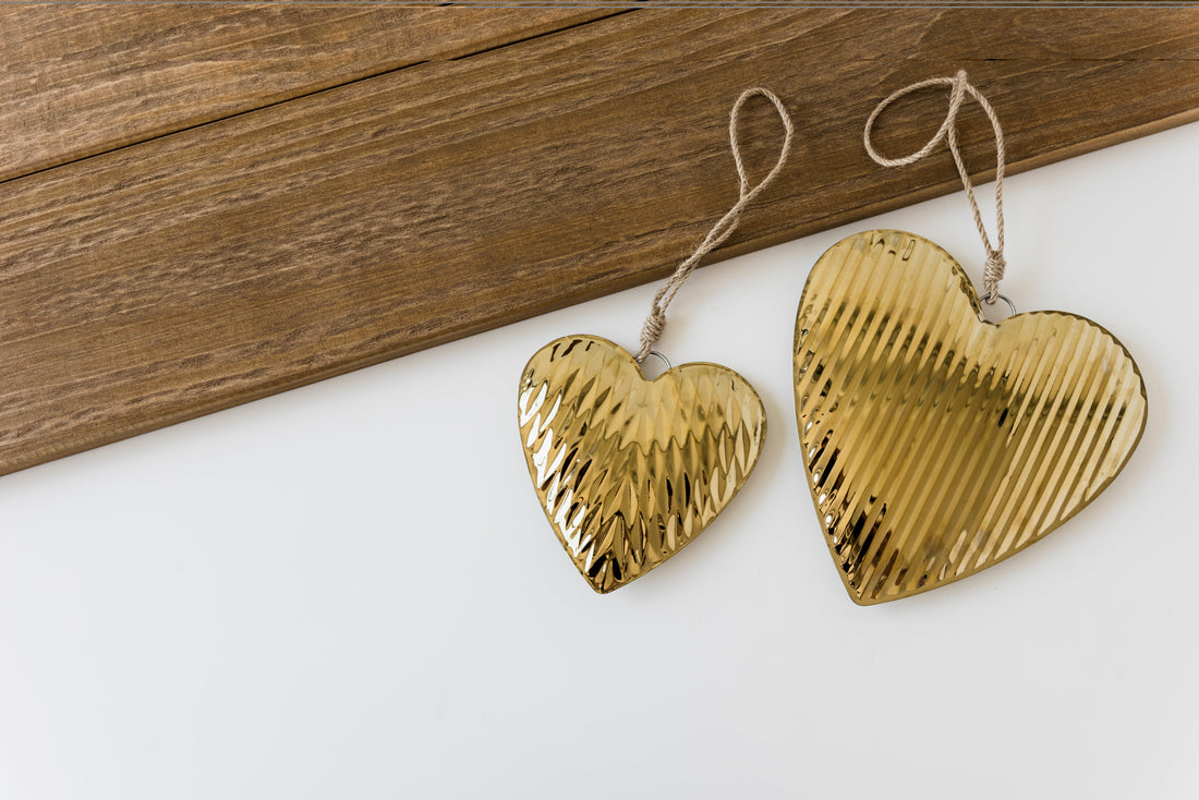 Pendants vs. Charms: Key Jewelry Differences