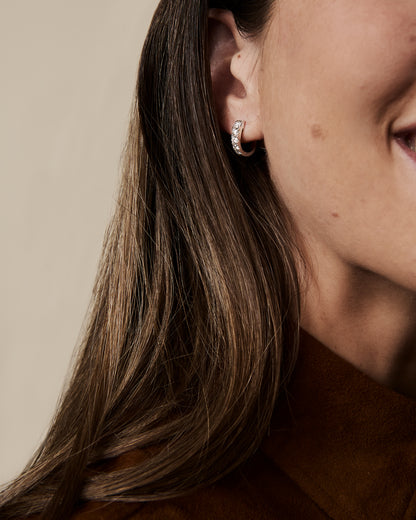 Essential Graduated Huggie Earring